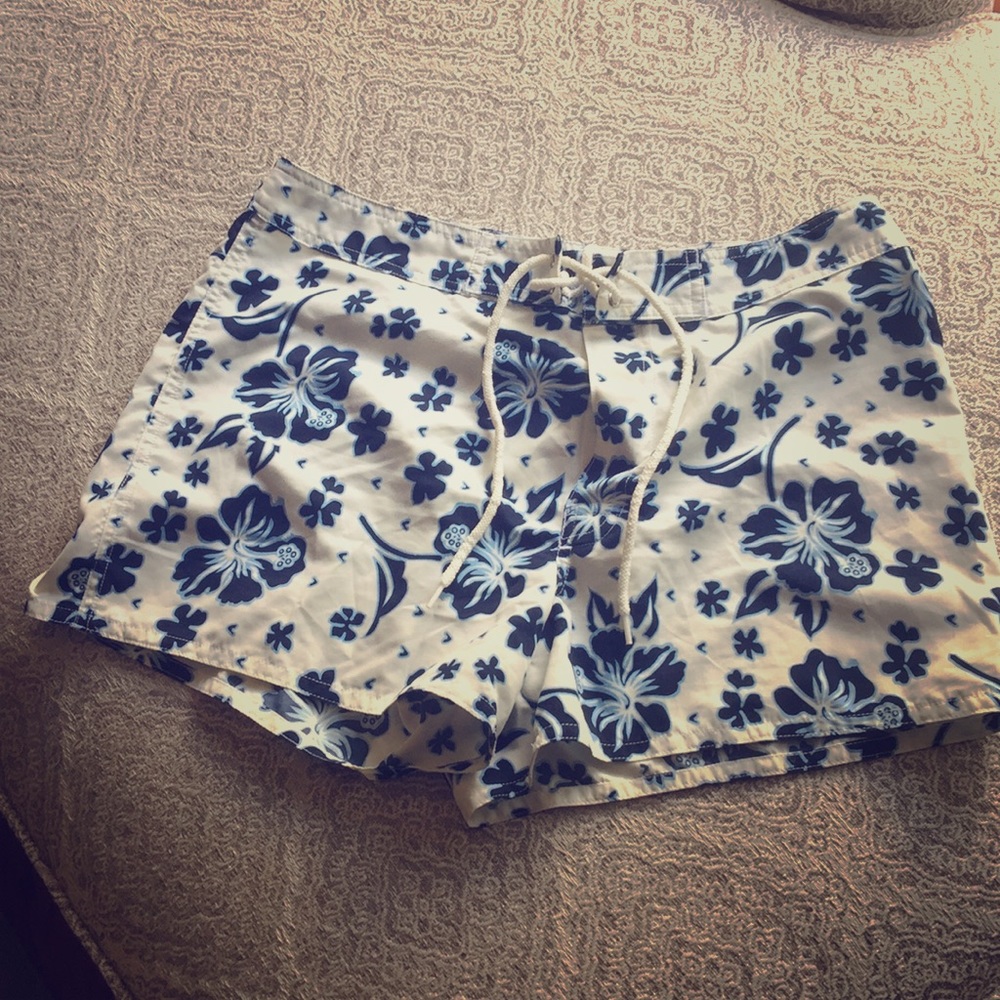 Floral Short-NWOT